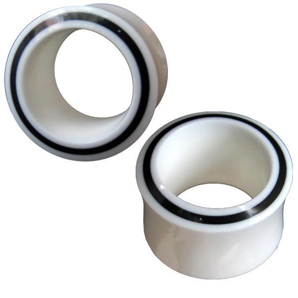 Bone Tunnels und Plugs