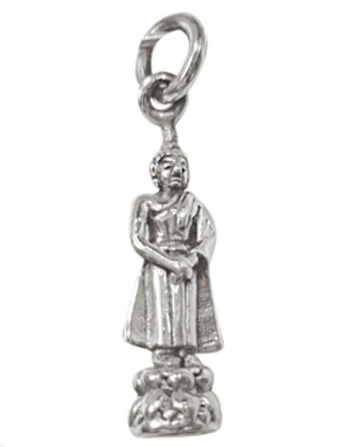 The Samurai Mönch Silberanhänger is a unisex pendant made of 925 Sterling Silber, featuring a standing monk design with crossed hands, detailed facial features, and a top loop for chains—perfect for lovers of asiatischer Schmuck.