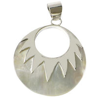 Cargar imagen en el visor de la galería, Perlmutt-Anhänger, kreisrunder Damenanhänger aus 925er Sterlingsilber mit Perlmutt und Loch mit Sonnenförmiger Silberverzierung, ca. 32 mm Ø
