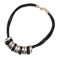 Load image into Gallery viewer, Schmuckset Ohrringe Kette Rillen Ringe silbern golden schwarz Brass Acrylseile
