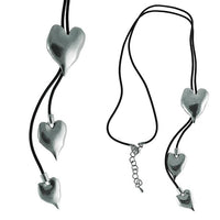 Load image into Gallery viewer, Kette Kautschuk-Band schwarz Anhänger Messing Herzen unregelmäßige Form 76-82 cm
