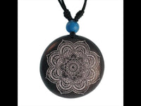 Cargar imagen en el visor de la galería, Holzkette silbern Gravur Türkis Stein Sonoholz Baumwolle verstellbar unisex
