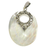 Cargar imagen en el visor de la galería, Perlmutt-Anhänger, ovaler Damenanhänger aus 925er Sterlingsilber mit Perlmutt und Silberverzierung, ca. 42 x 30mm
