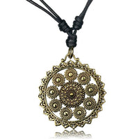 Cargar imagen en el visor de la galería, Kette Brass Baumwolle schwarz Anhänger Muster antik golden
