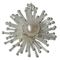 Load image into Gallery viewer, Silberanhänger, Blume Damenanhänger aus Sterling Silber 925 mit einer Perle in der Mitte
