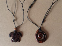 Load image into Gallery viewer, Halskette verstellbar Baumwolle Kette Holz Perlen Blatt Schildkröte Om Spirale
