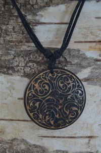 Load image into Gallery viewer, Halskette Holz verstellbar Anhänger rund Ranken
