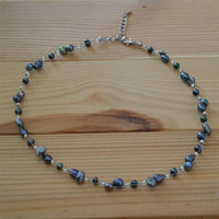 Cargar imagen en el visor de la galería, Perlen Halskette Glasperlen grau grün lila 42- 48 cm
