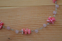 Cargar imagen en el visor de la galería, Halskette Rosenquarz Perlen Stein Splitter Bündel rosa
