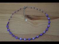 Load image into Gallery viewer, Halskette Glas Perlen Perlmutt Scheiben Glitzer lila
