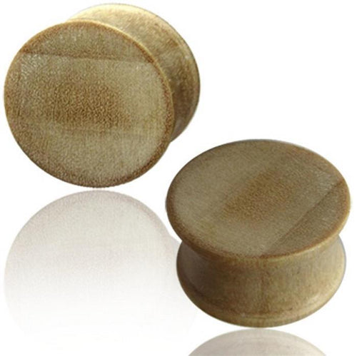 Two round, light brown Krokodilholz Plug hell natürlich gemasert Tribal Holz Holzplug Tunnel handgeschnitzt Ohrstecker with smooth surfaces and slightly flared edges are displayed on a white, reflective background.