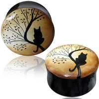 Load image into Gallery viewer, The Holz Plug handbemalt Baum Katze schwarz braun features a black cat silhouette on a tree branch with leaves against a beige gradient, in a tribal-inspired, hand-painted design on the surface of each handcrafted organic tunnel.
