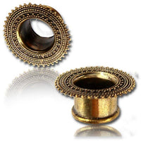 Cargar imagen en el visor de la galería, Two Brass Tunnel Punkte Afghan Style antique Finish gold plugs, nickelfree and featuring decorative dotted edges, are displayed on a white background with a slight reflection.
