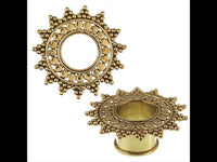 Cargar imagen en el visor de la galería, Two antik gold, round Brass Tunnel Stern Kreise plugs made of nickelfree brass with sunburst and bead details are shown against a white background. These organic Messing Expander Ohrschmuck feature hollow centers and a star-shaped rim.

