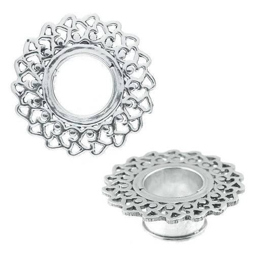 Two Silbertunnel Herzen Punkte 925 Sterling Silber Tunnel Plugs are displayed: one shows the intricate heart-shaped filigree pattern from above, while the other reveals the depth and detailed openwork design from the side.