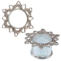 Load image into Gallery viewer, The Silbertunnel Bogenblume Punkte 925 Sterling Silber Tunnel Plug showcases decorative floral edges and intricate cutout designs, reminiscent of Tribal Tunnel motifs—one upright and one flat to display every detail.

