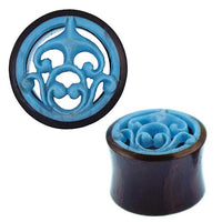 Cargar imagen en el visor de la galería, Two Tunnel Sonoholz Resin Türkis Inlay Spiralbögen ear plugs are shown: one front view highlights the ornate blue spiral pattern with dark brown sides, the other is angled to display the elegant design details.
