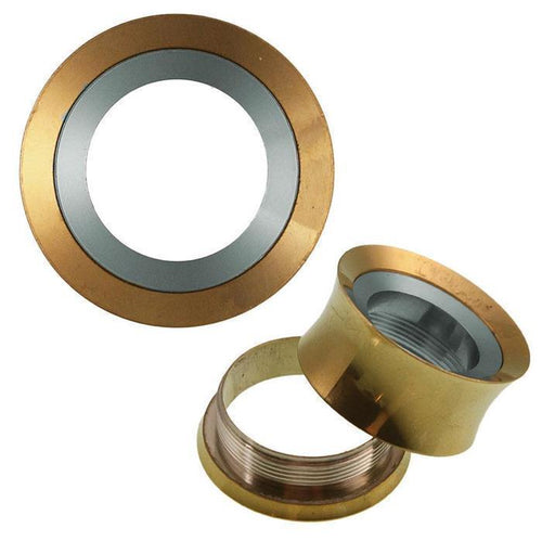 Two metallic, cylindrical Schraub Tunnel golden silber Ringe made of surgical steel are displayed; one lies flat and round, the other is angled to show its threaded interior and hollow center.
