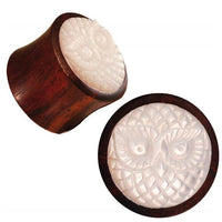 Cargar imagen en el visor de la galería, Organic Sonoholz Plug Perlmutt Eule handgeschnitzt schillernd Tunnel Tribal Expander
