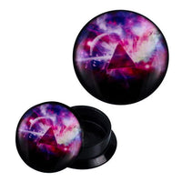 Load image into Gallery viewer, A pair of Schraub Plug Acryl Galaxie Dreieck pink lila Piercing Ohrschmuck, featuring a round black design with a central dark triangle and pink, purple, and blue galaxy swirls. One unisex Ohr Plug is shown open to reveal the inside.
