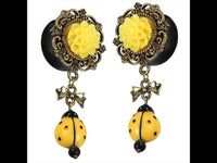 Load image into Gallery viewer, Plug Acryl gelb Dalie Marienkäfer Brassrand Blumen golden Schleife Anhänger Piercing
