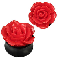 Load image into Gallery viewer, Two glossy, red, rose-shaped 3D Plug Acryl Rose rot plastisch Piercing Ohrschmuck pieces are shown on schwarz rot Plug bases against a white background—one rose viewed from above, the other at an angle.
