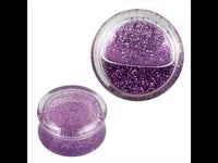 Cargar imagen en el visor de la galería, Zwei Plug Acryl transparent Flüssigkeit Glitzer lila Piercing Ohrschmuck werden aus verschiedenen Blickwinkeln vor weißem Hintergrund gezeigt. Die runden Plugs mit lila Glitzer sind ideal für gedehnte Ohrlöcher.
