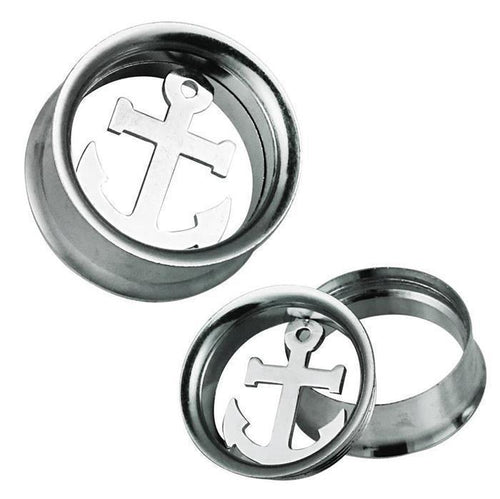 The Schraub Tunnel silbern Edelstahl Inlay Anker Piercing features two silver ear gauges with a cut-out anchor in the center—one upright, one on its side—showing the hollow back and striking anchor design.
