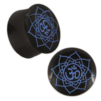 Load image into Gallery viewer, Plug Horn blaue Gravur Om Blume handgeschnitzt schwarz Piercing
