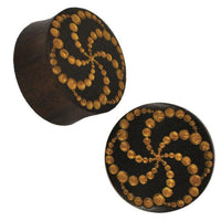 Cargar imagen en el visor de la galería, Plug Holz braun Lasergravur goldfarben Kreise Windrad Tribal Piercing
