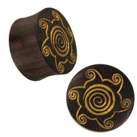 Cargar imagen en el visor de la galería, Plug Holz braun Lasergravur goldfarben Tribal Spiralen Sonne Piercing
