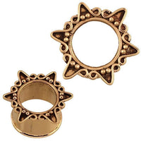 Load image into Gallery viewer, Two antik gold, nickelfrei Brass Tunnel Spitzbögen Punkte plugs made from Messing, shown from top and side angles—ideal as striking Tribal Tunnel Expander Schmuck.
