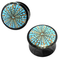Cargar imagen en el visor de la galería, A pair of black hand-carved Büffelhorn tribal plugs, &quot;Horn Plug Spinnennetz blau,&quot; featuring turquoise and beige mandala-style geometric designs, displayed on a white background.
