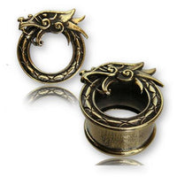 Cargar imagen en el visor de la galería, Two metallic plugs styled as Midgard Viking world serpent, with intricate carvings and a shiny antique gold brass tunnel finish—a striking piece for fans of the Brass Tunnel Midgard Viking Weltenschlange antik gold.
