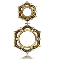 Load image into Gallery viewer, Brass Tunnel Bögen Zacken Muster mit Anhänger antik golden nickelfrei Ohrschmuck
