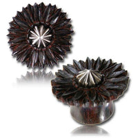 Load image into Gallery viewer, Holz Plug handgeschnitzt Tamarindenholz Metall Blume dunkel Tribal Expander Tunnel
