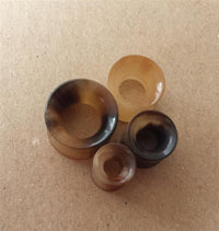 Cargar imagen en el visor de la galería, Horntunnel Horn natural Blondy geschnitzt Flesh Tunnel Lobe Plug Expander
