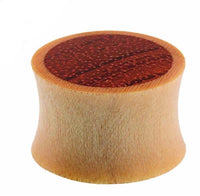 Cargar imagen en el visor de la galería, The Holz Plug Flesh Tunnel Teakholz hell dunkel Inlay double flared is a stylish, zweifarbiger Unisex Plug featuring a dark-textured front and flared design, crafted from Teakholz for versatile comfort and unique Schmuck.
