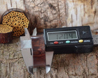 Load image into Gallery viewer, Holz Plug Blumen Wabe gold double flared
