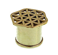 Cargar imagen en el visor de la galería, A small, gold-colored, cylindrical Messing Wabe Dreiecke antik gold ribbed Flesh Tunnel with a hexagonal top and geometric cut-out triangles—perfect as a stylish piercing.
