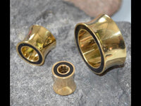 Load image into Gallery viewer, Tunnel Plug Messing Onyx Stein schwarz Rim gold
