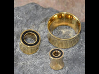 Load image into Gallery viewer, Tunnel Plug Messing Onyx Stein schwarz Rim gold
