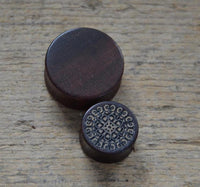 Cargar imagen en el visor de la galería, Holz Flesh Plug Tamarinde Holz Krokodilholz Kreuz Ranken
