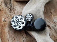 Load image into Gallery viewer, Plug Horn weiß Gravur schwarz Bänder Blende Sternmuster
