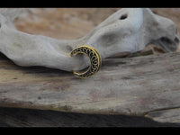 Load image into Gallery viewer, Saddle Plug Messing antik gold Sichel Bögen Tunnel
