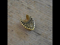 Cargar imagen en el visor de la galería, Saddle Plug antik gold Messing Spalt Muster Tribal
