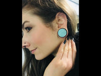 Load image into Gallery viewer, Holz Plug Sonoholz türkis schillernd Inlay Resin hellblau double flared
