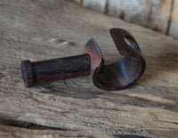 Cargar imagen en el visor de la galería, Plug Narraholz Pin-Creole braun gemasert Holz-Pin Creole
