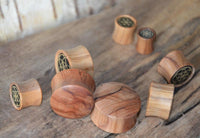 Cargar imagen en el visor de la galería, Olivenholz Horn Inlay Flesh Plug Blume des Lebens
