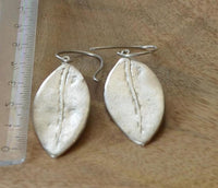 Load image into Gallery viewer, Ohrringe 925 Sterling Silber Oliven Blatt 41mm
